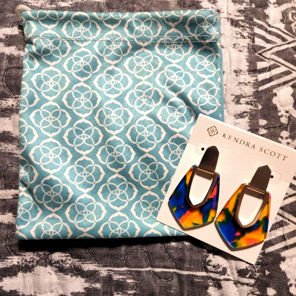 NWT Kendra Scott Kensley Earrings